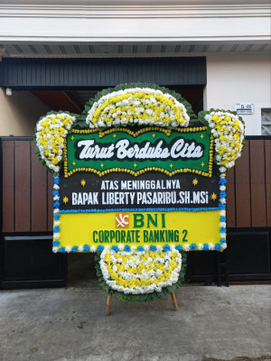 Papan Bunga Duka di Pager